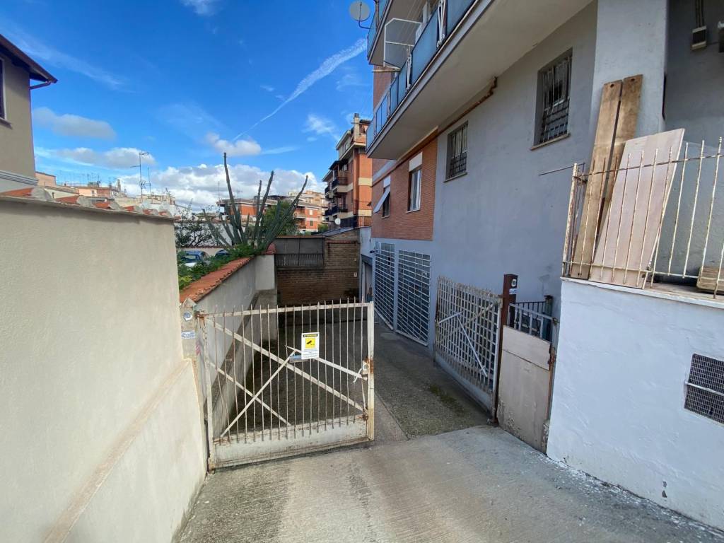 locale di sgombero in vendita a Roma in zona Alessandrino