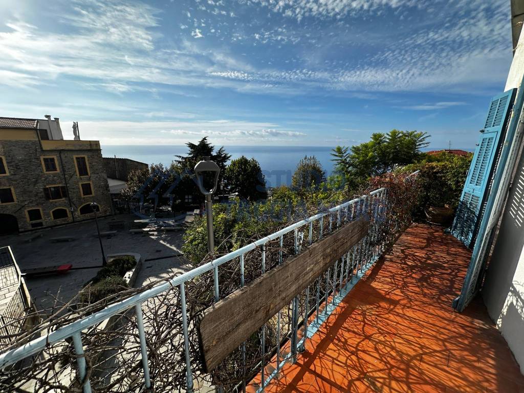 appartamento in vendita a Costarainera