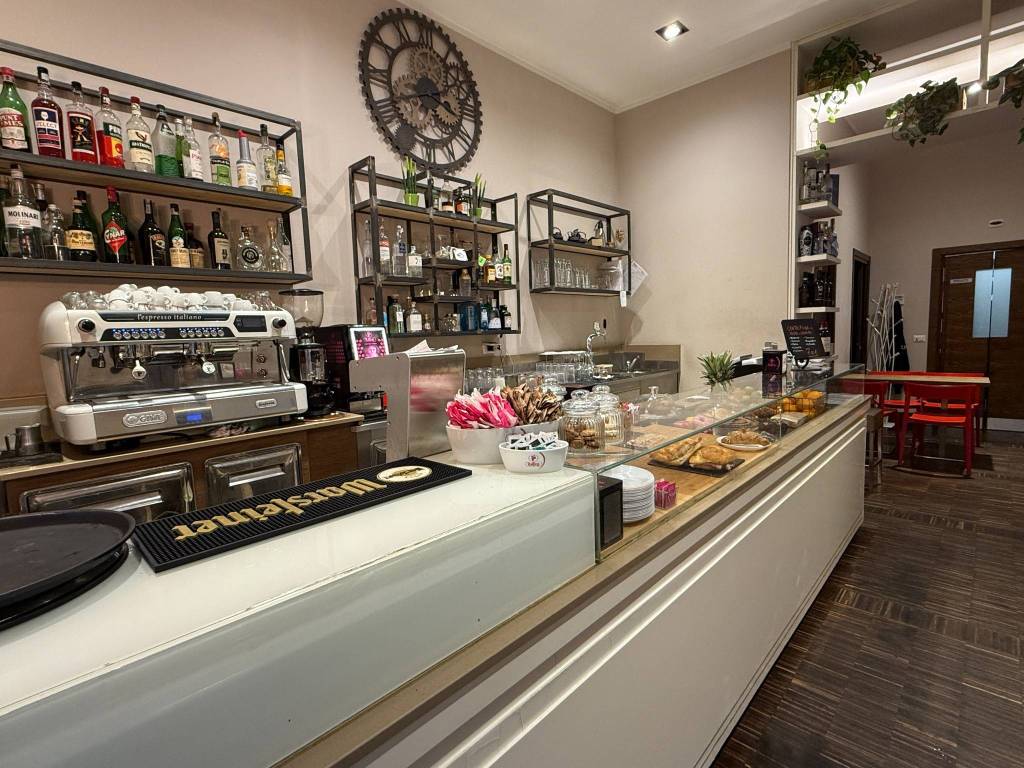 negozio in vendita a Milano in zona Porta Romana