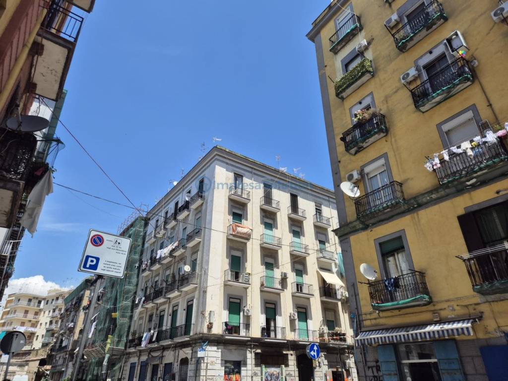 locale commerciale in vendita a Napoli