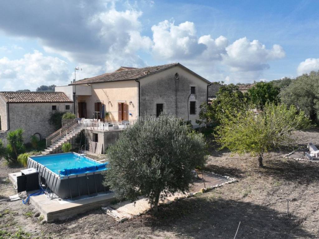 casa indipendente in vendita a Modica in zona Frigintini