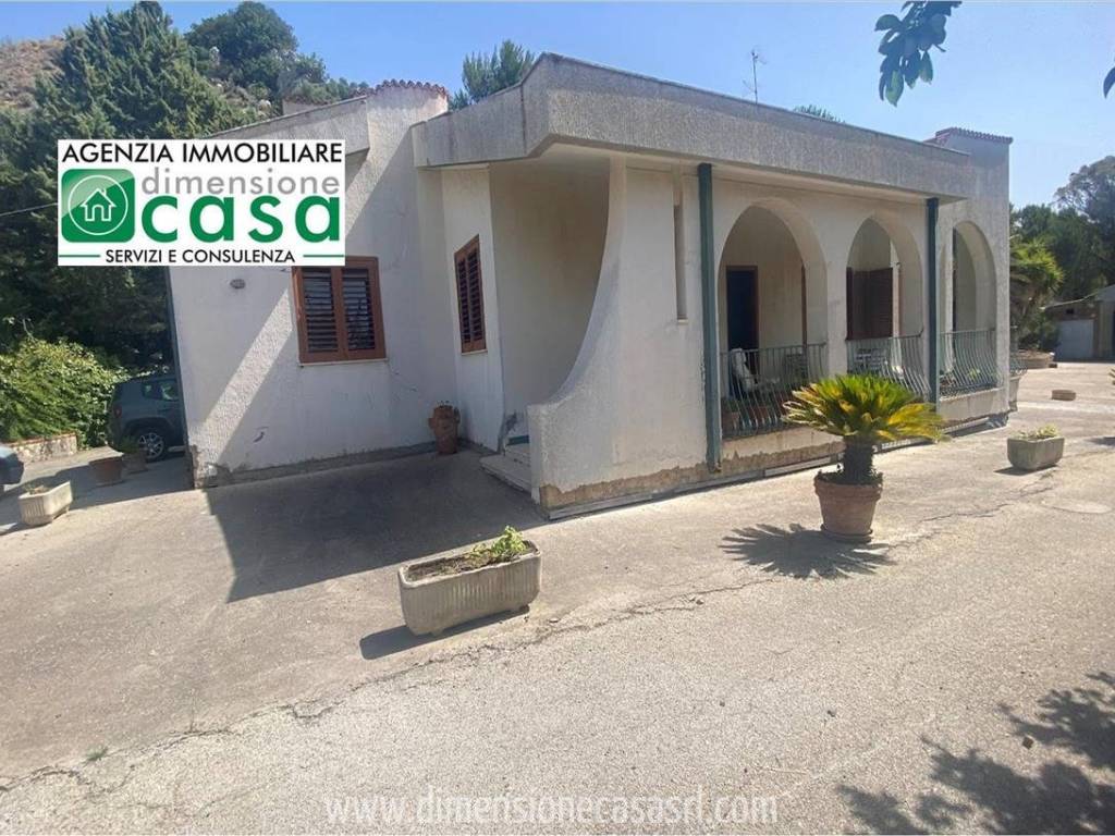 casa indipendente in vendita a Caltanissetta
