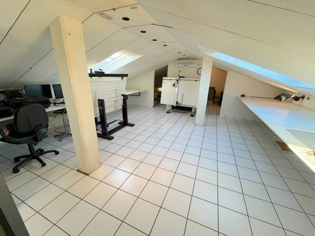 ufficio in vendita a Firenze in zona Legnaia