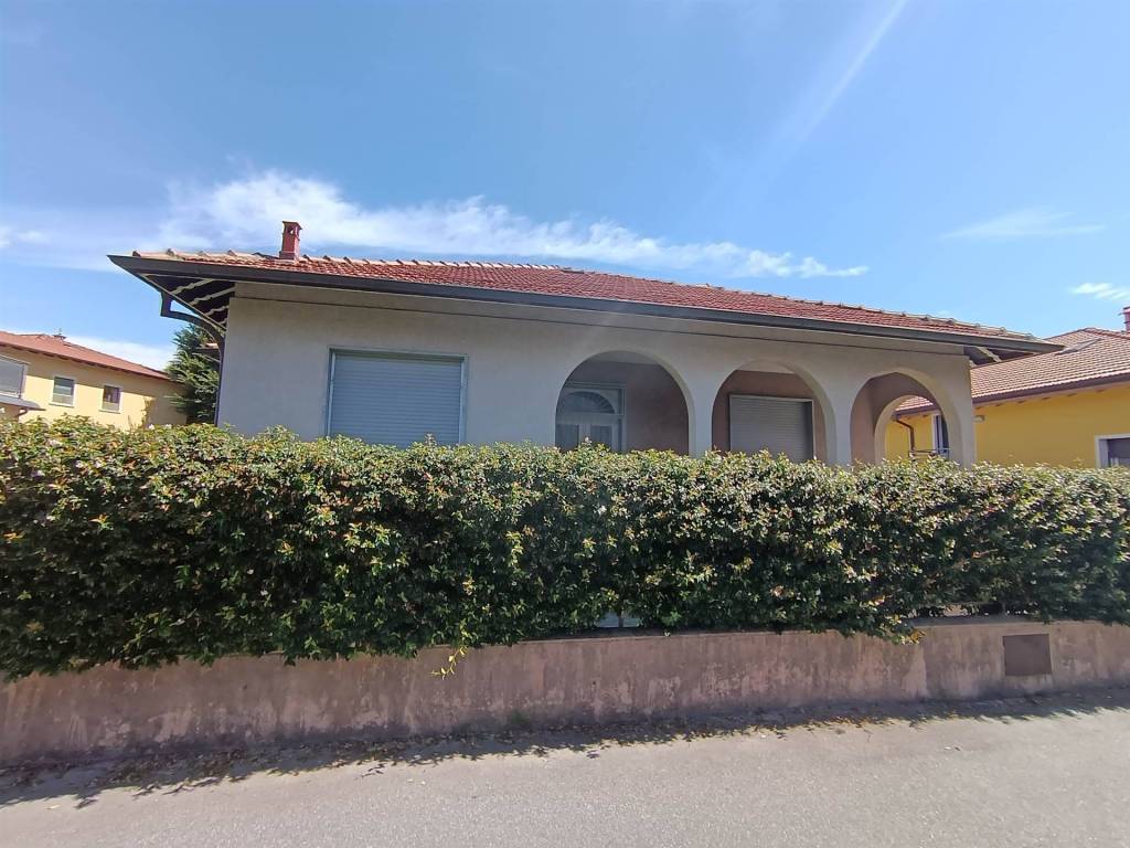 casa indipendente in vendita a Verbania in zona Intra