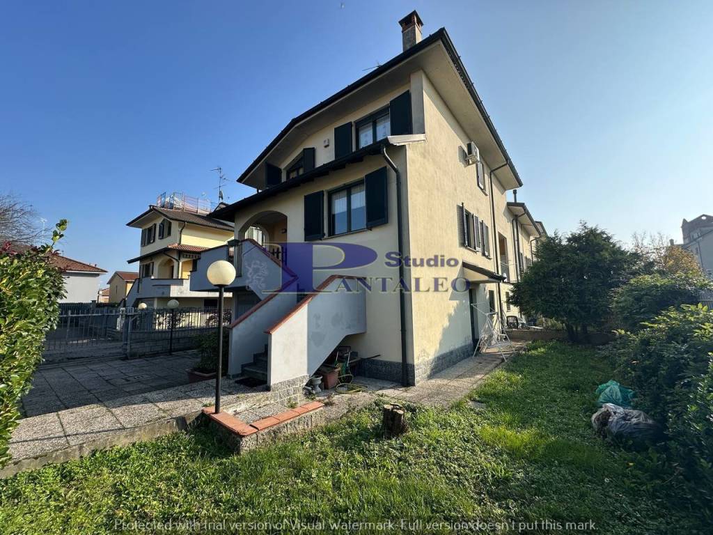 casa indipendente in vendita ad Abbiategrasso
