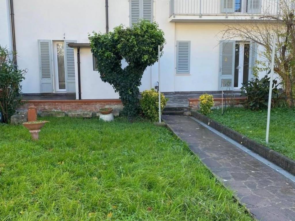 casa indipendente in vendita ad Empoli in zona Ponzano