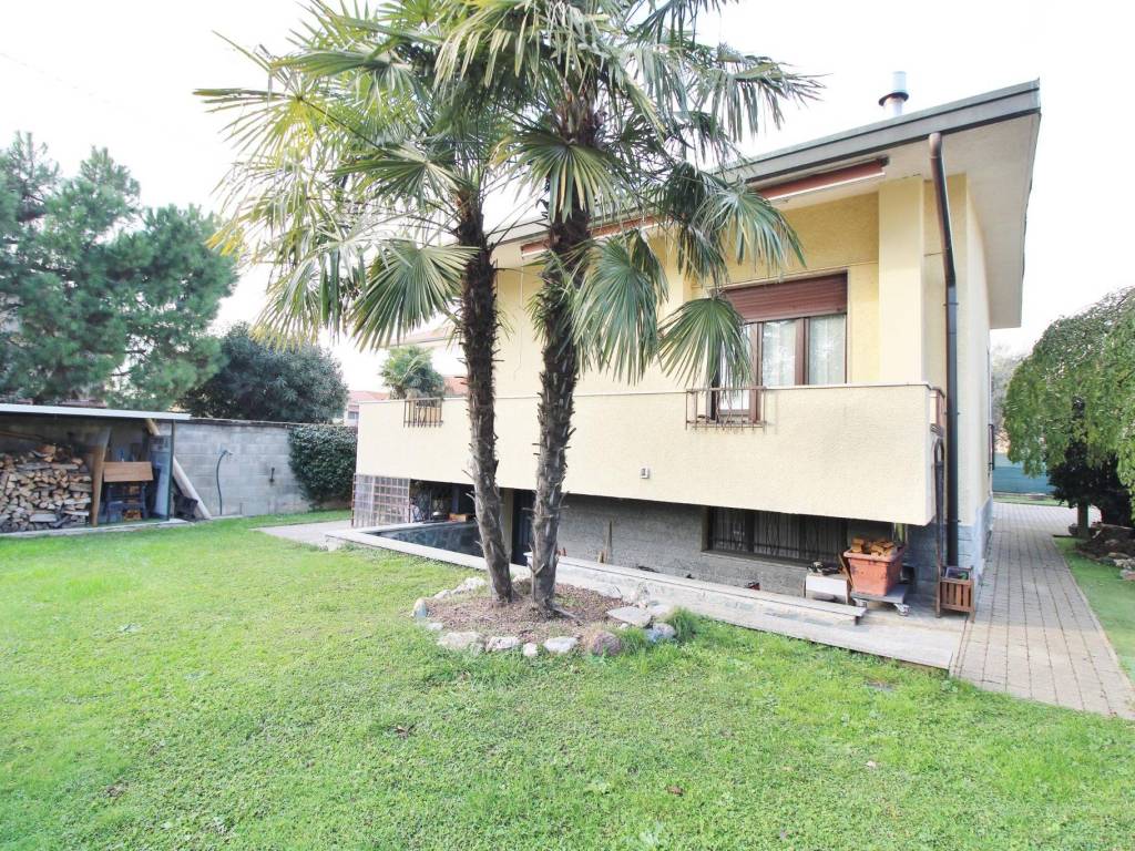 casa indipendente in vendita a Canegrate