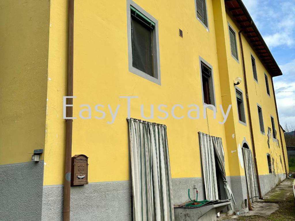 casa indipendente in vendita a Lucca in zona Ponte a Moriano