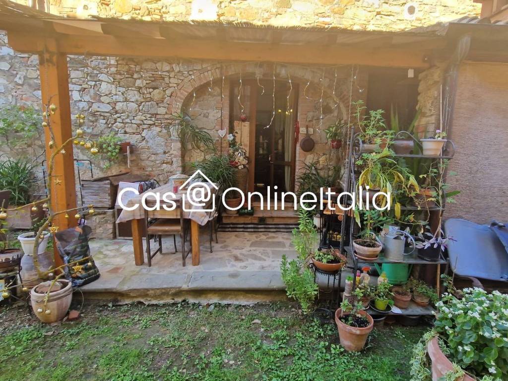 appartamento in vendita a Castellina in Chianti in zona Piazza