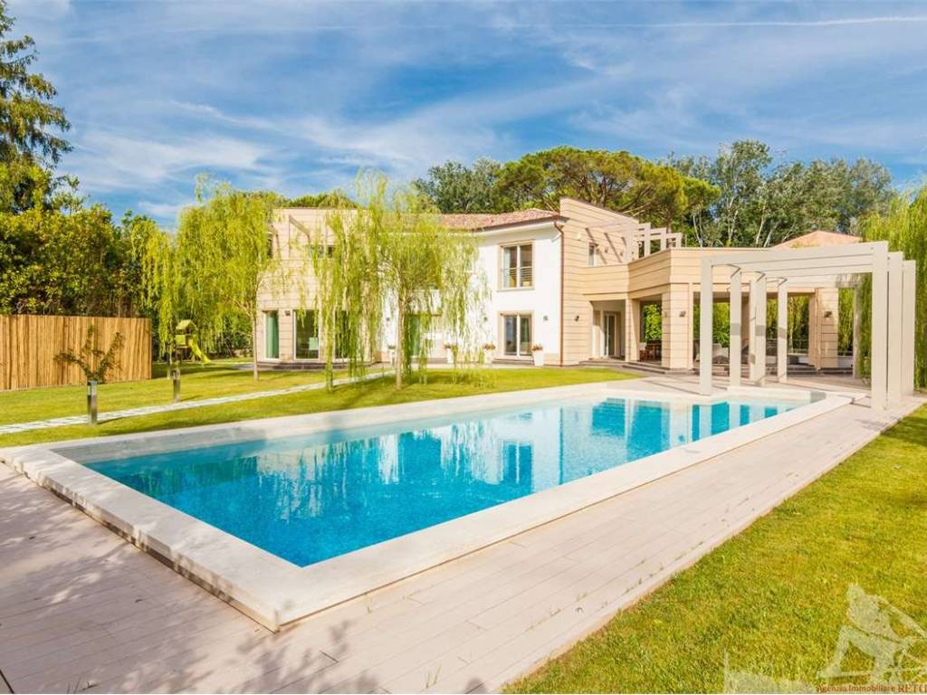 casa indipendente in affitto a Forte dei Marmi in zona Vittoria Apuana