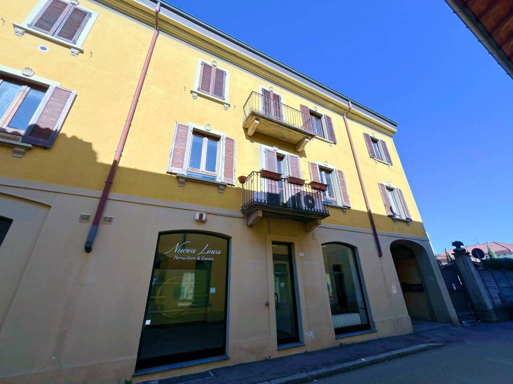ufficio in vendita a Carate Brianza in zona Agliate
