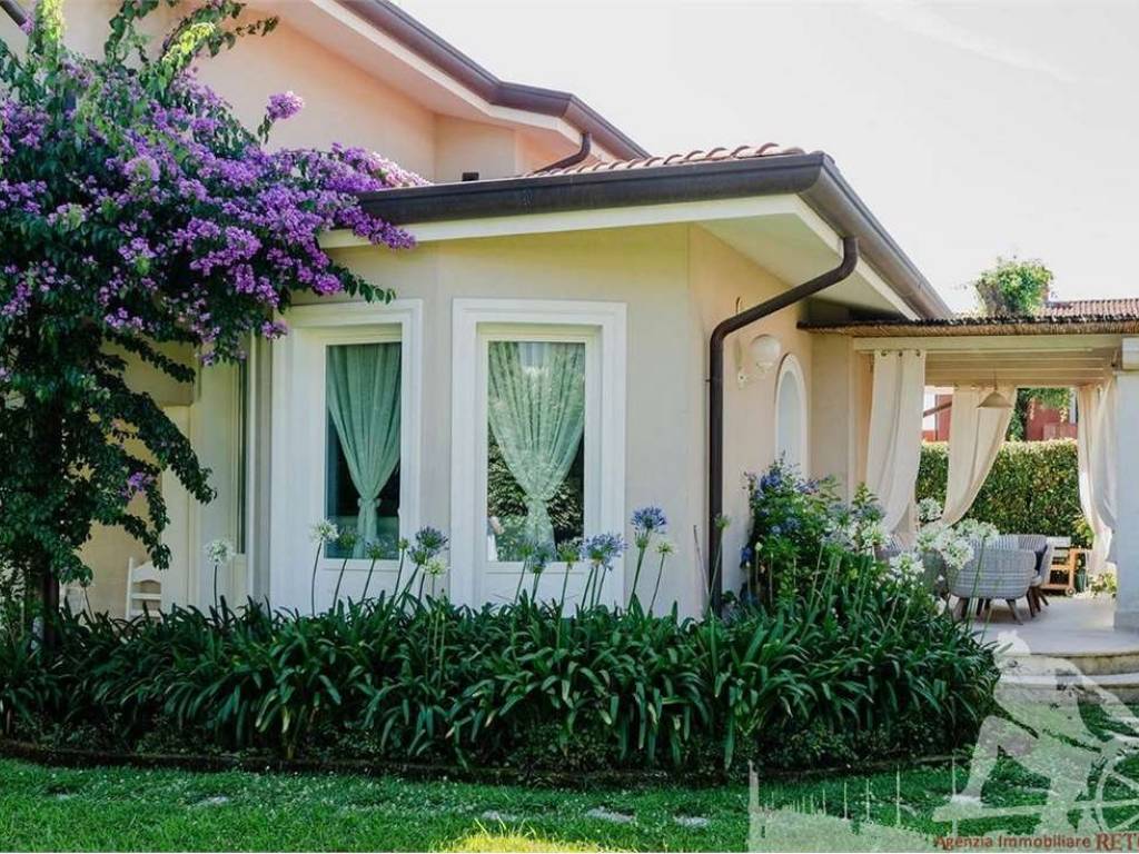 casa indipendente in affitto a Forte dei Marmi in zona Vittoria Apuana