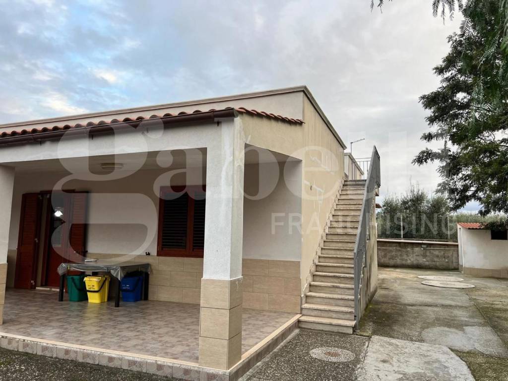 casa indipendente in vendita a Grottaglie in zona Paparazio
