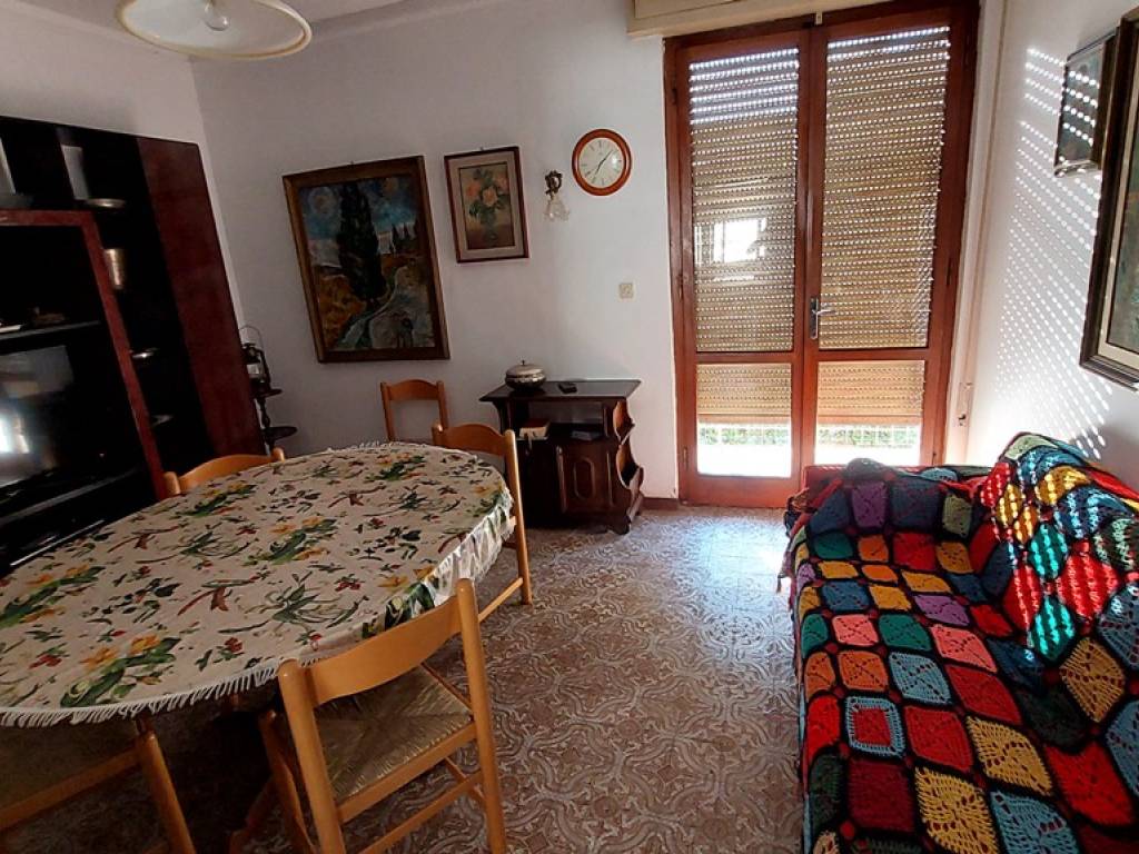appartamento in vendita a Massa in zona Marina di Massa