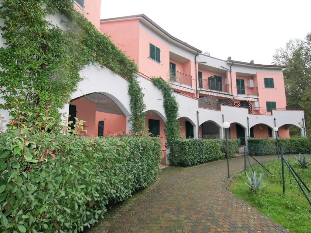 appartamento in vendita ad Ameglia in zona Bocca di Magra