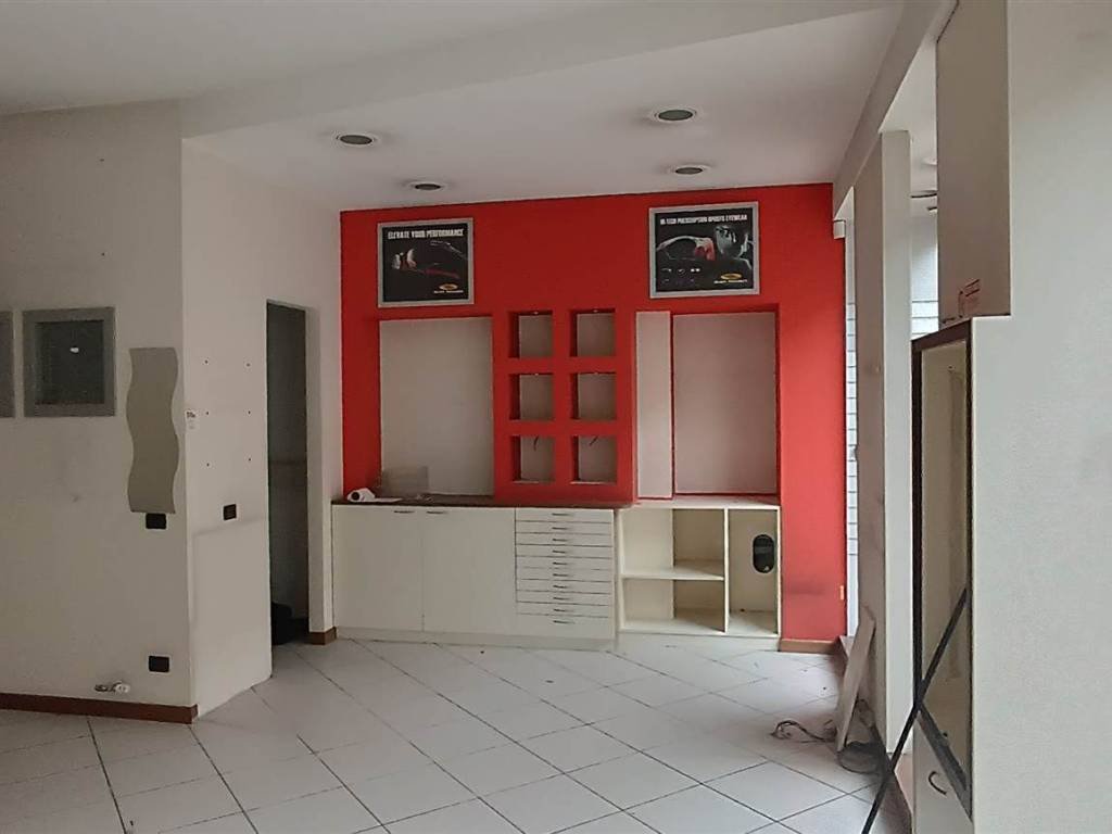 negozio in affitto a Cossato