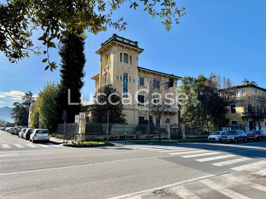 casa indipendente in vendita a Lucca in zona Centro Città