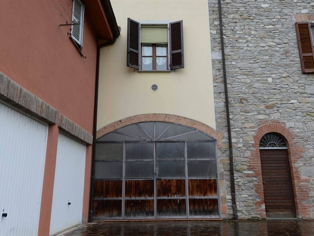 ufficio in vendita a Bettola