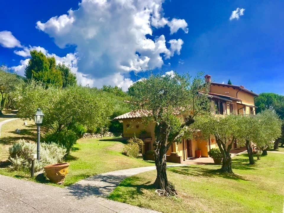 casa indipendente in vendita a Castelnuovo Magra