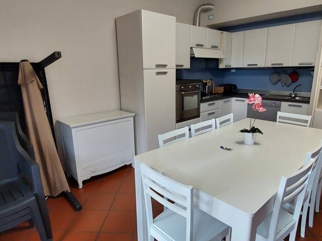 casa indipendente in vendita a Massa in zona Marina di Massa