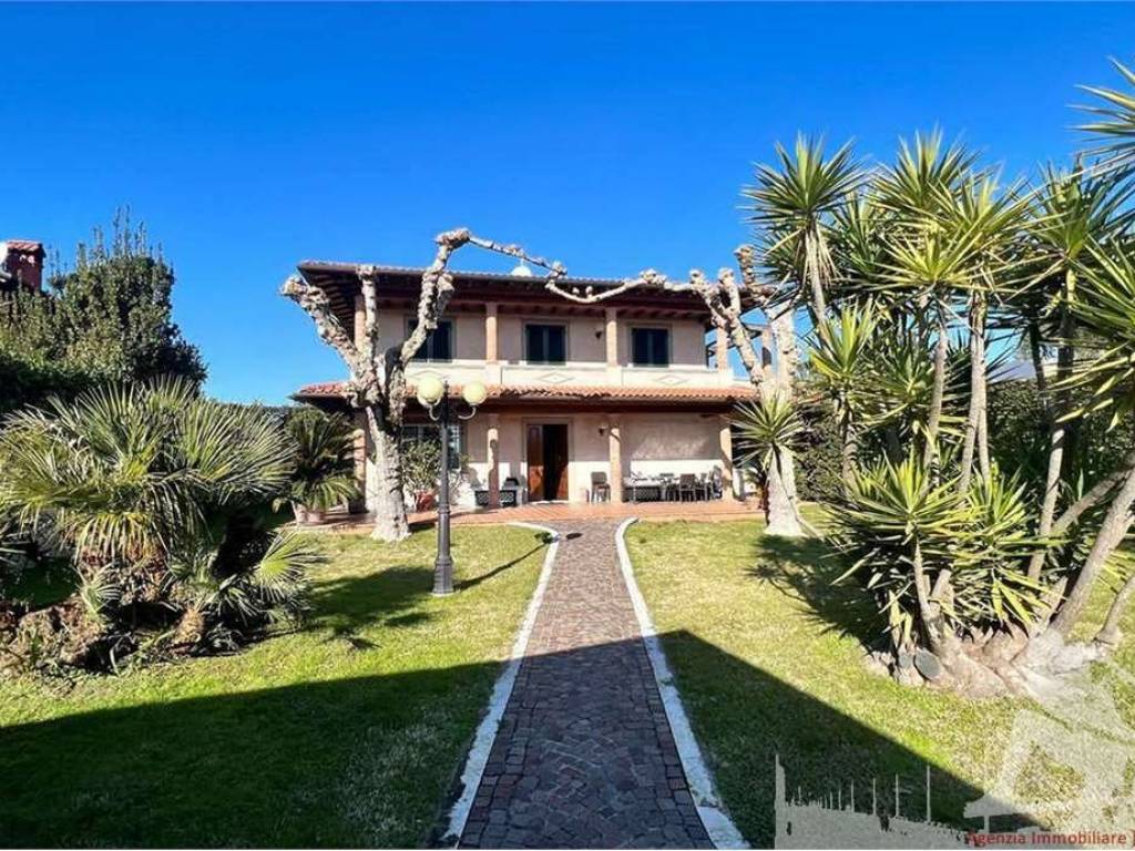 casa indipendente in affitto a Forte dei Marmi in zona Vittoria Apuana