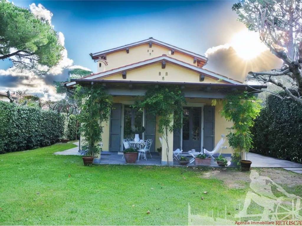 casa indipendente in affitto a Forte dei Marmi in zona Vittoria Apuana