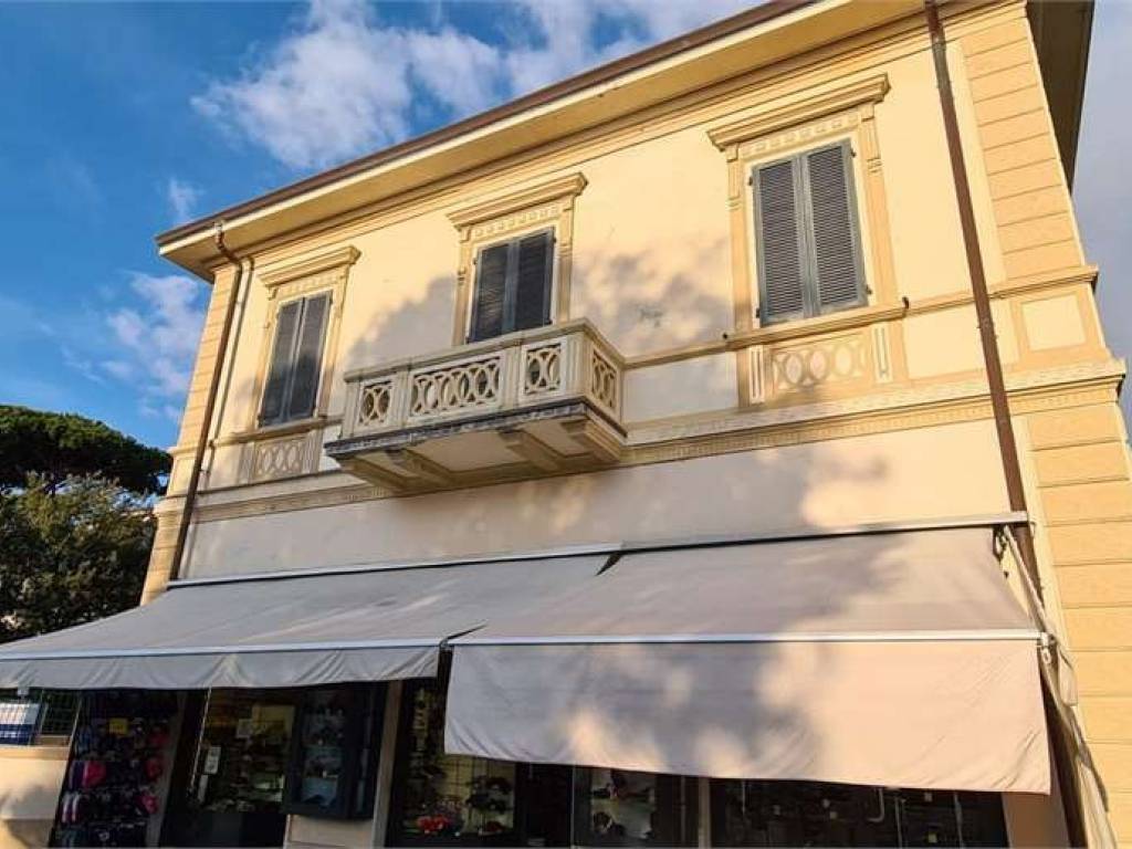 appartamento in affitto a Forte dei Marmi in zona Vittoria Apuana