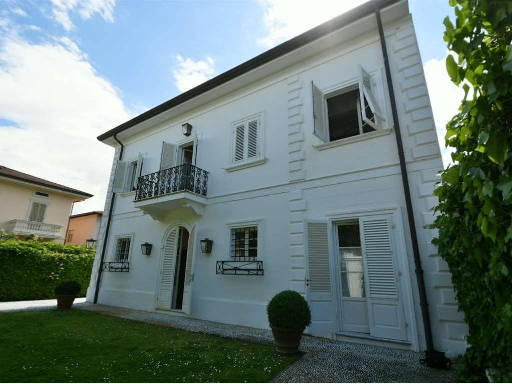casa indipendente in affitto a Forte dei Marmi in zona Vittoria Apuana