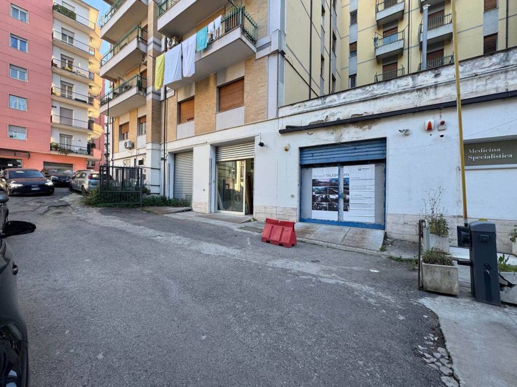 ufficio in vendita a Cosenza in zona Panebianco