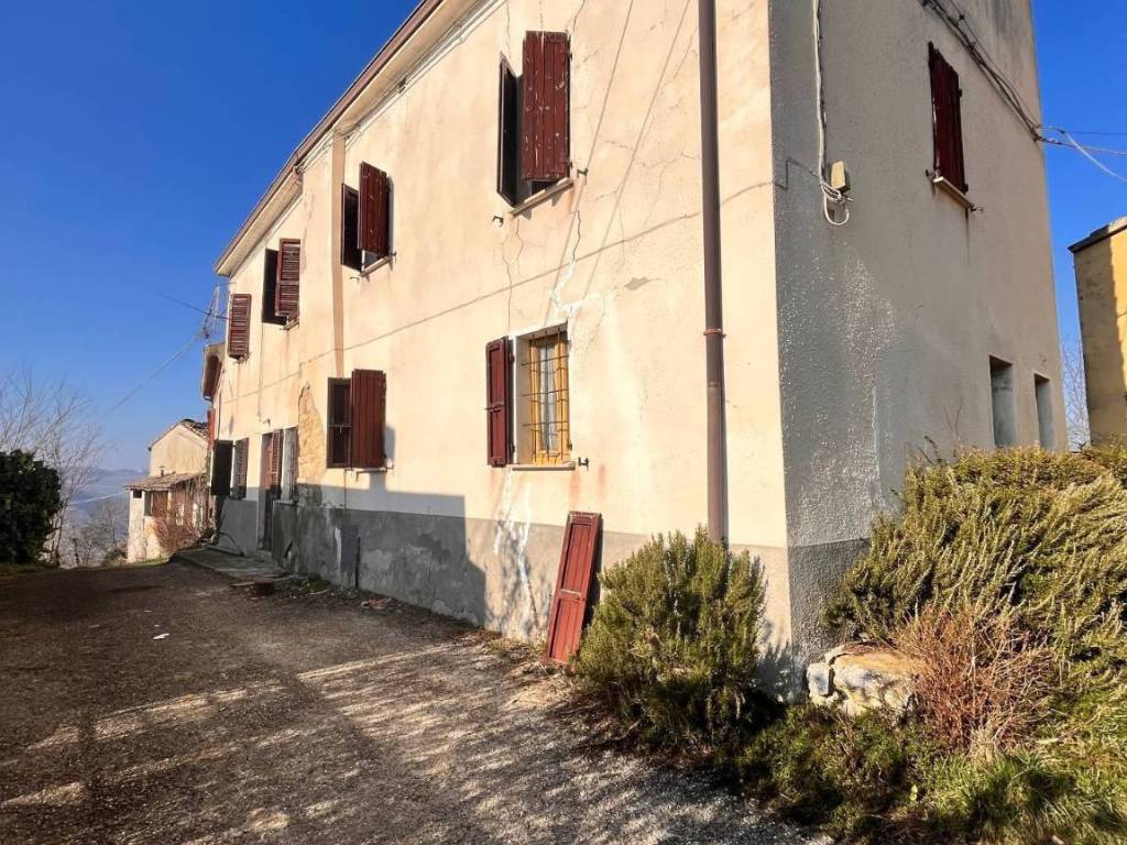 casa indipendente in vendita a Gropparello