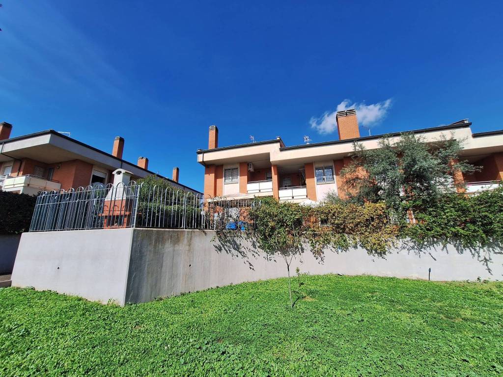 appartamento in vendita a Roma in zona Lunghezza