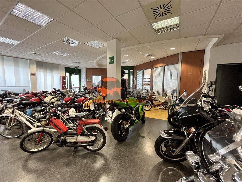 locale commerciale in affitto a Calcinate