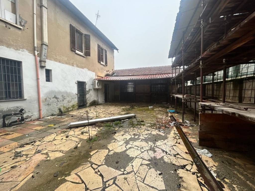 negozio in vendita a Vigevano