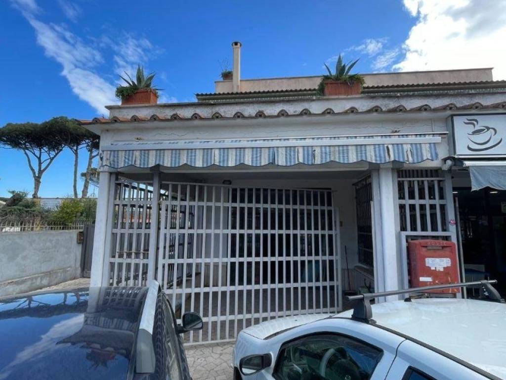 appartamento in vendita ad Anzio in zona Mare