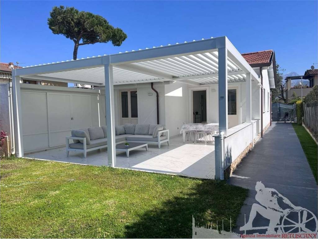 casa indipendente in affitto a Forte dei Marmi in zona Vittoria Apuana