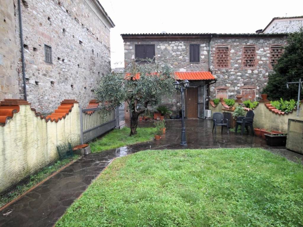 casa indipendente in vendita a Capannori in zona Lammari