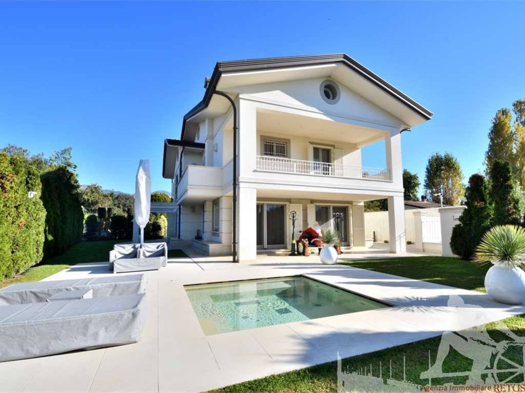 casa indipendente in vendita a Forte dei Marmi