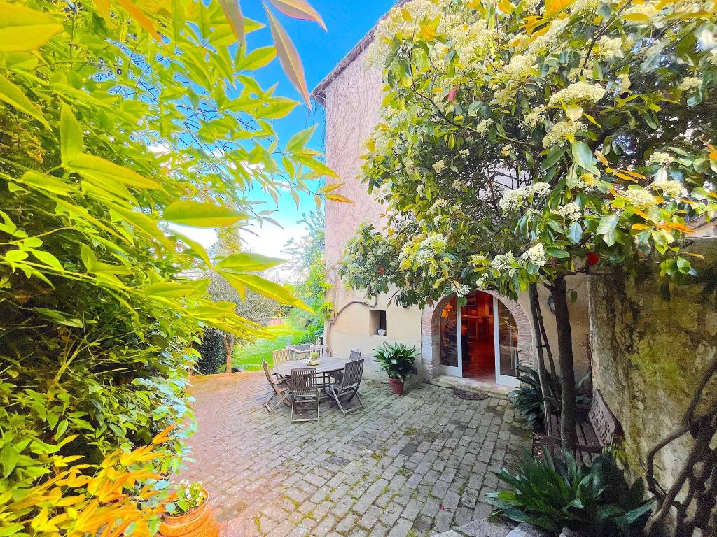 intera palazzina in vendita a Cetona
