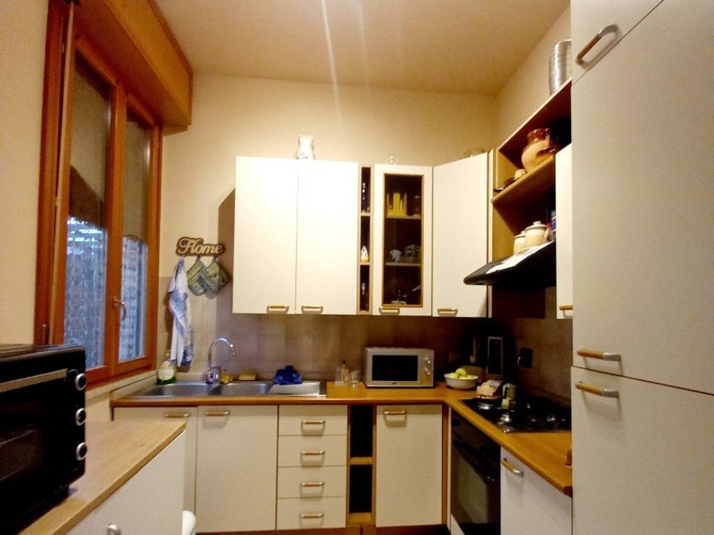 appartamento in vendita a Reggio nell'Emilia in zona Mirabello