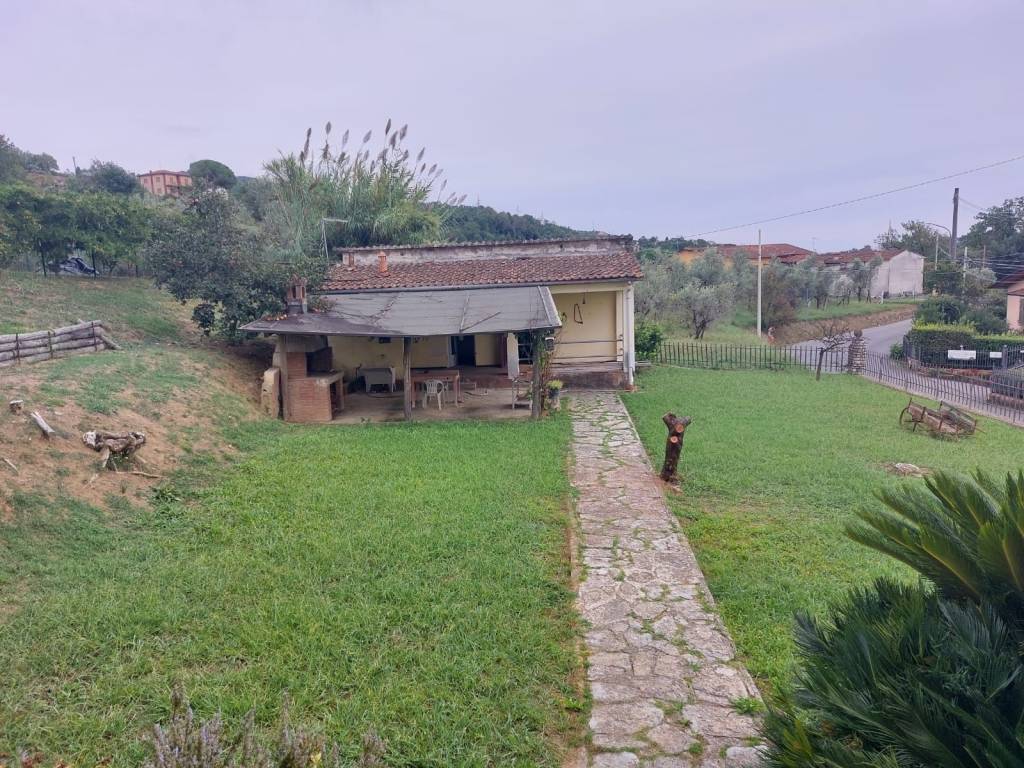 casa indipendente in vendita a Castelnuovo Magra in zona Molicciara