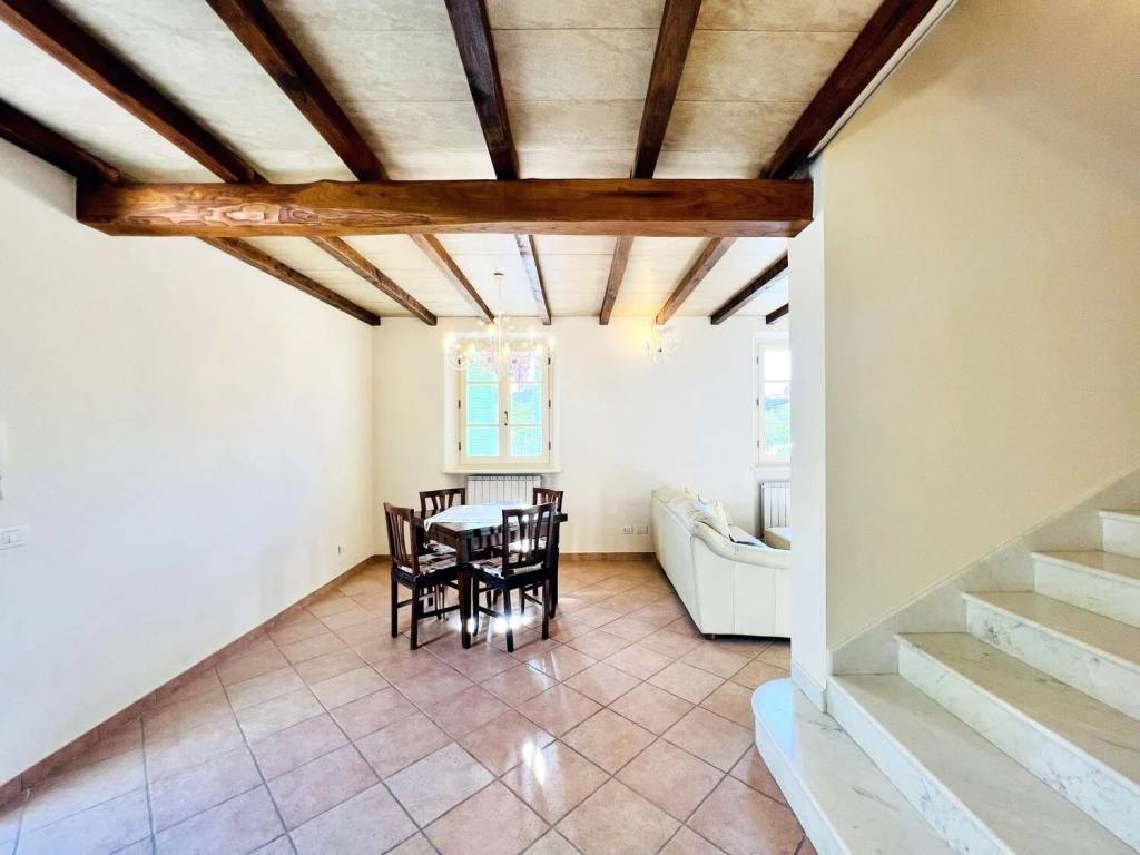 casa indipendente in vendita a Seravezza in zona Pozzi