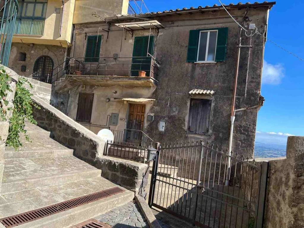 casa indipendente in vendita a Soriano nel Cimino