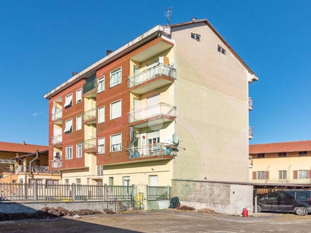 appartamento in vendita a Ciriè in zona Devesi