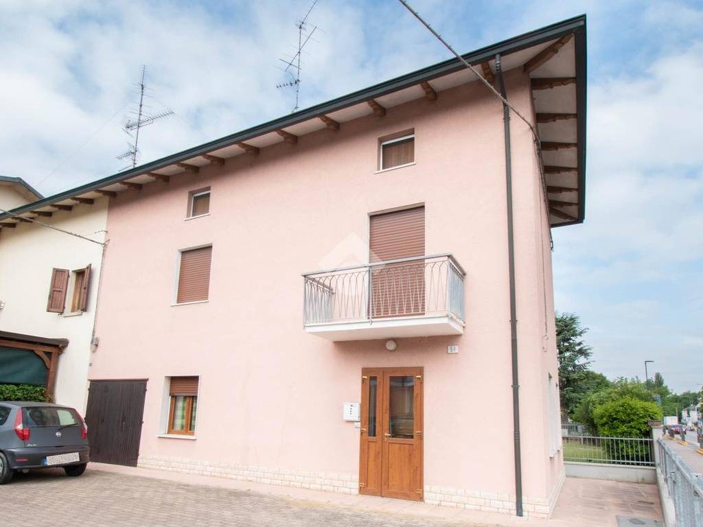 casa indipendente in vendita a Carpi in zona San Marino