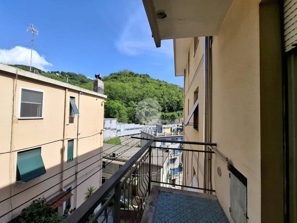 appartamento in vendita a Genova in zona Certosa