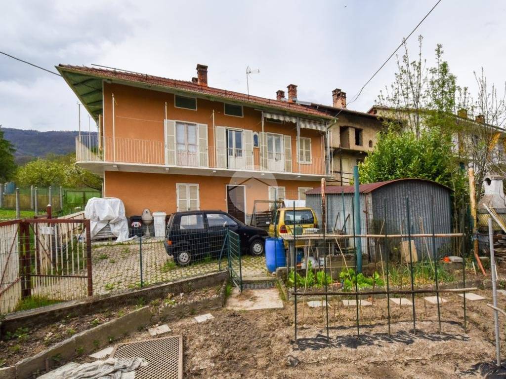 casa semindipendente in vendita a Giaveno in zona Selvaggio