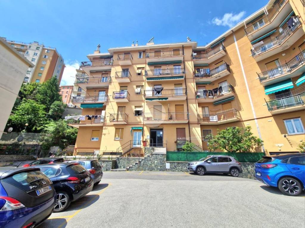 appartamento in vendita a Genova in zona Palmaro / Pra'