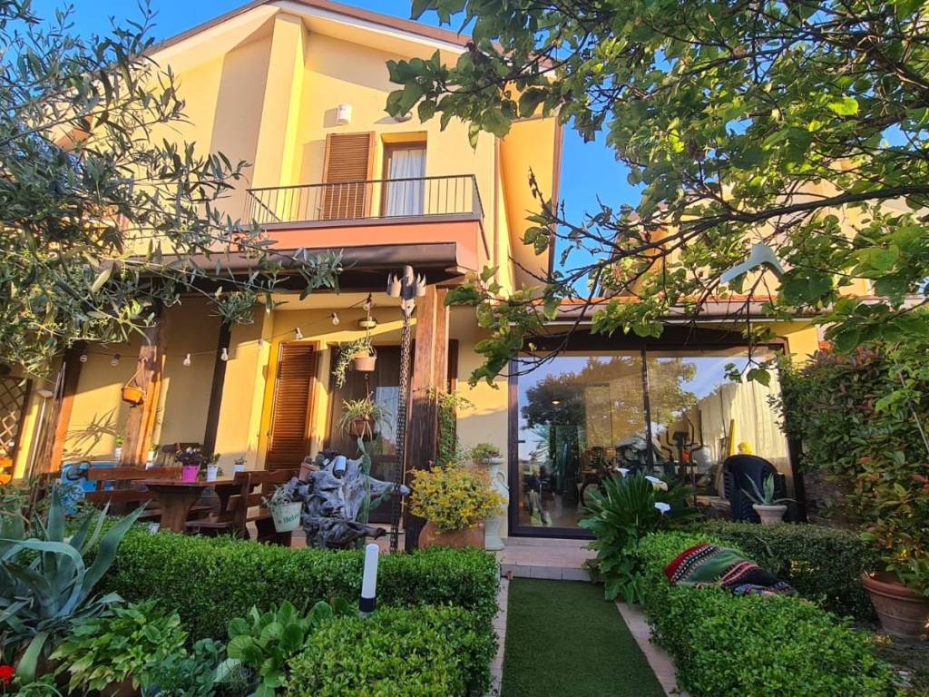 casa indipendente in vendita a San Clemente