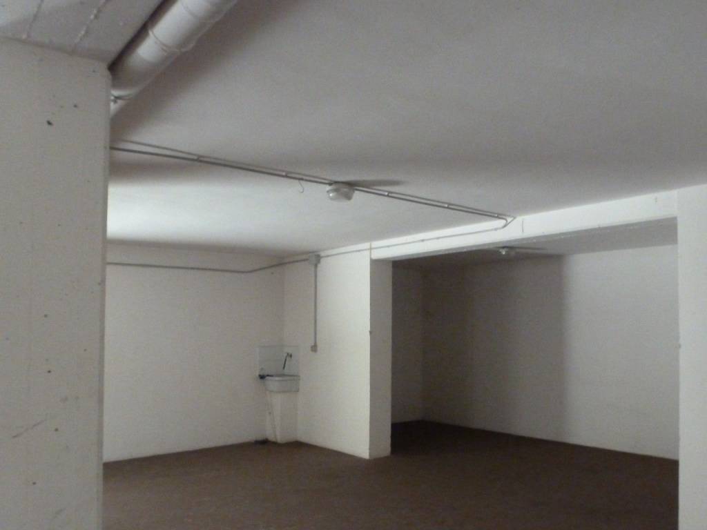 locale di sgombero in vendita a Reggio nell'Emilia in zona Città Storica