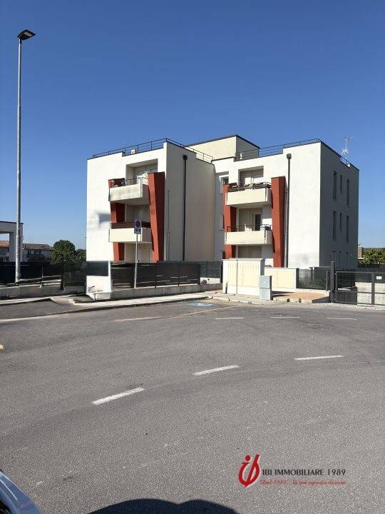 appartamento in vendita a Castel d'Azzano in zona Beccacivetta